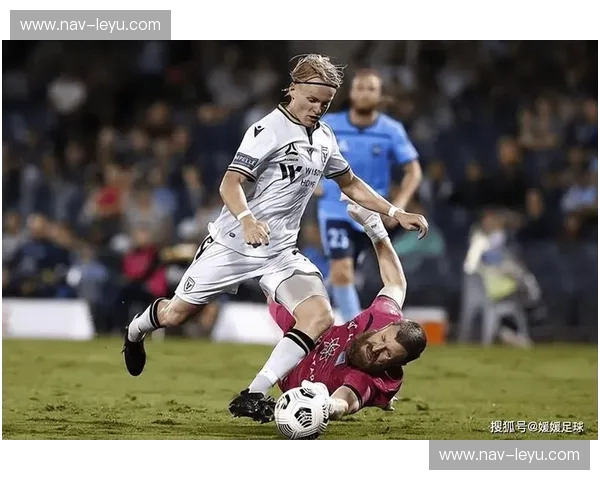 极简主义与草根逆袭的史诗交响：墨尔本城vs西悉尼流浪者的绿茵博弈